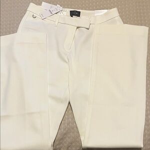 NWT Women’s Ivory Slim Ponte Pant- 6R from White House Black Market